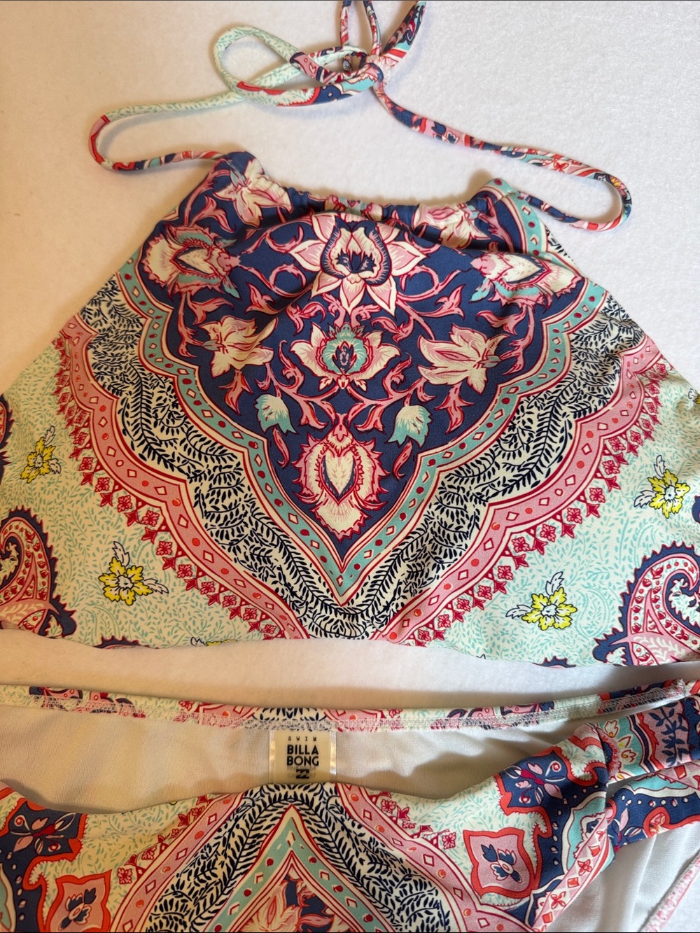 BILLABONG Unique Paisley Boho Bikini Set with Triangle Tie Top Size M EUC - Picture 3 of 10